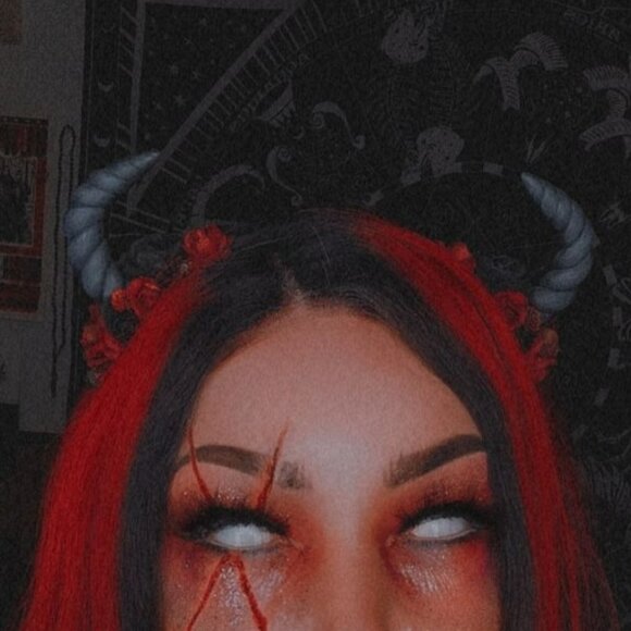 TASHA AUGUST  Crimson Devil's Horns - Picture 4 of 4